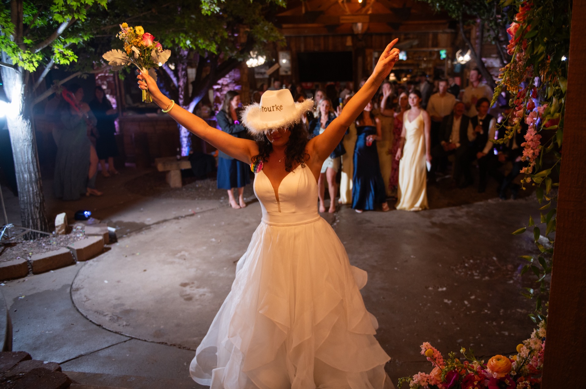 wedding-bouquet-toss.jpg